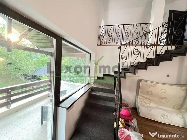 Casă cu 8 camere cu Teren 800 Mp în Bucium