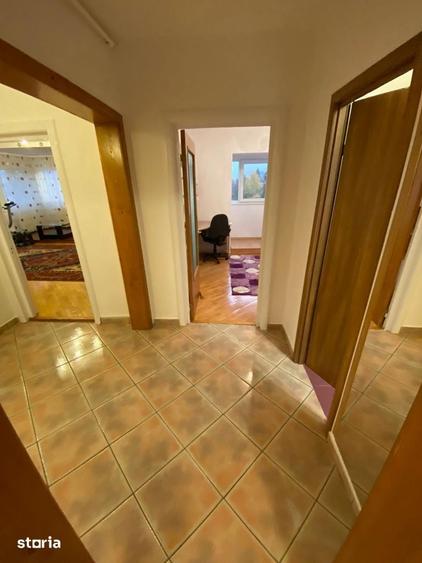 Apartament cu 4 camere decomandat în Astra