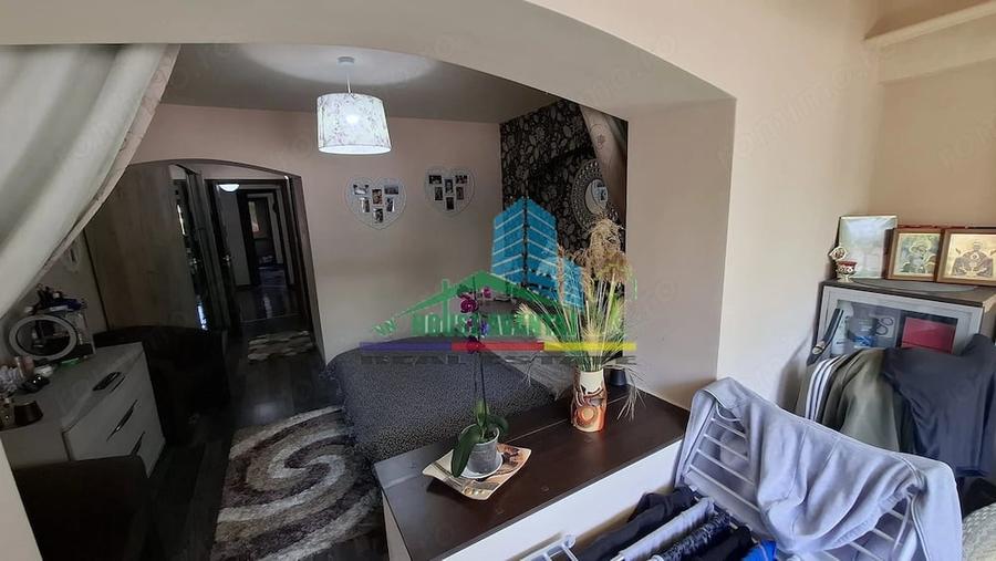 Apartament cu 3 camere decomandat în Sud