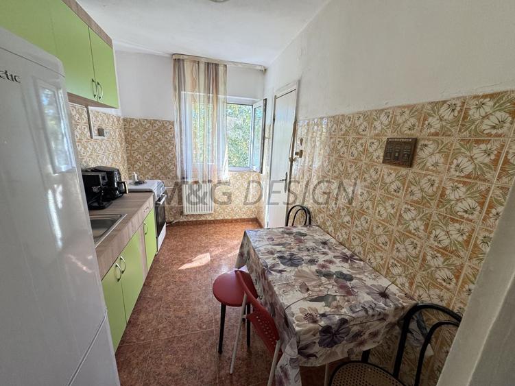 Apartament cu 3 camere decomandat în Girocului