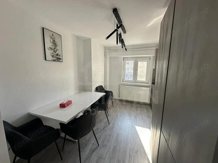 Apartament cu 4 camere decomandat în Central