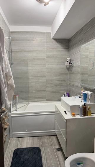 Apartament cu 3 camere decomandat în Exterior Vest