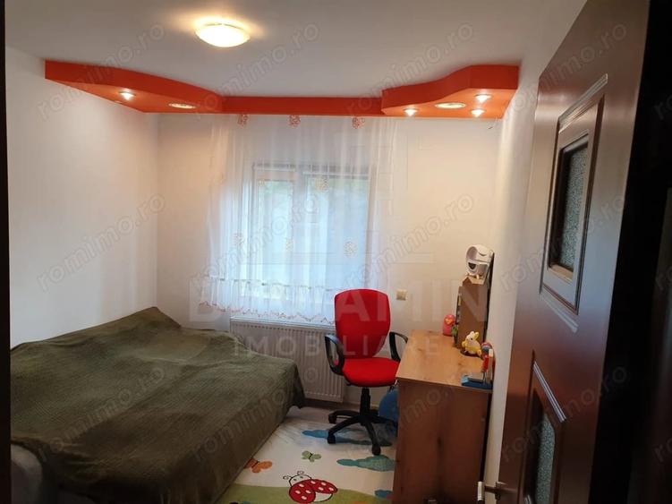 Apartament cu 4 camere decomandat în Noua