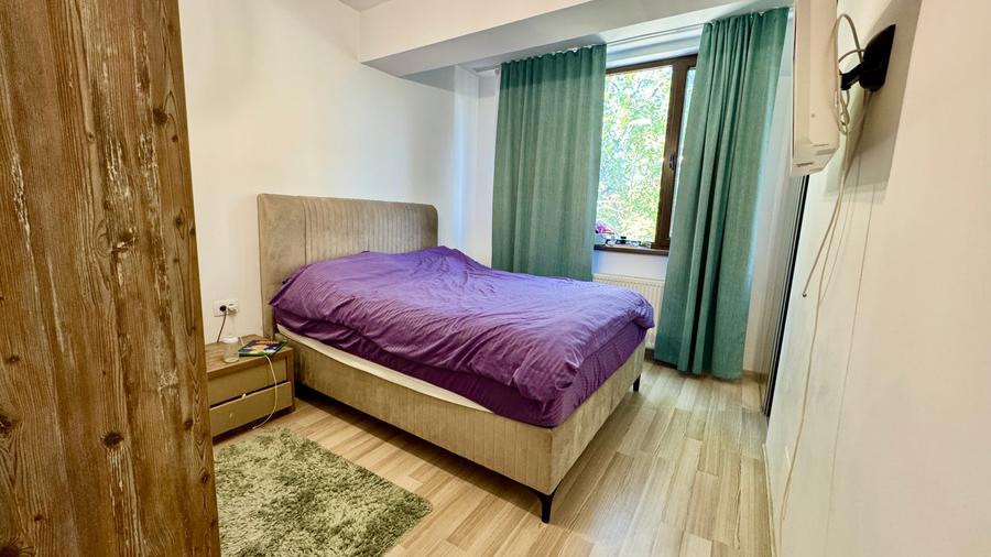 Apartament cu 3 camere decomandat în Jiului