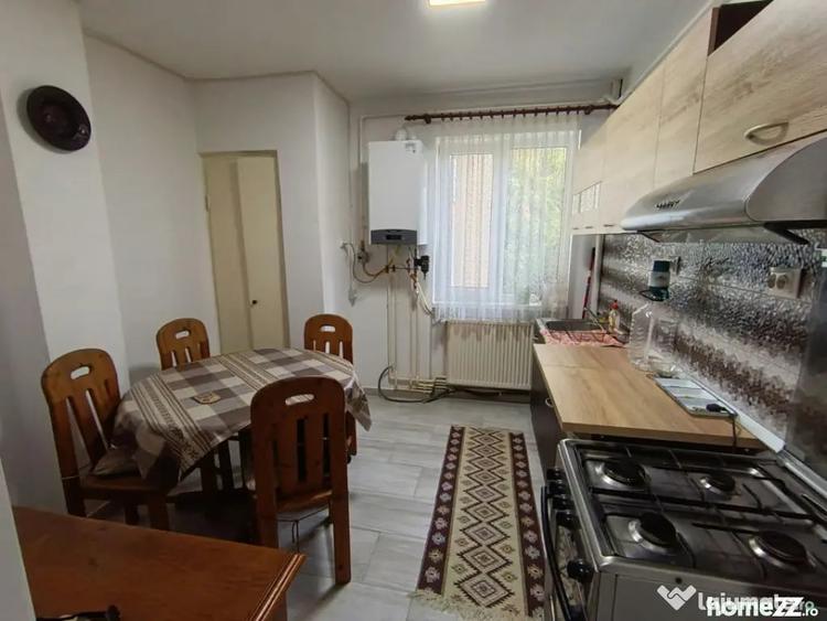 Apartament cu 4 camere semidecomandat în Săsar