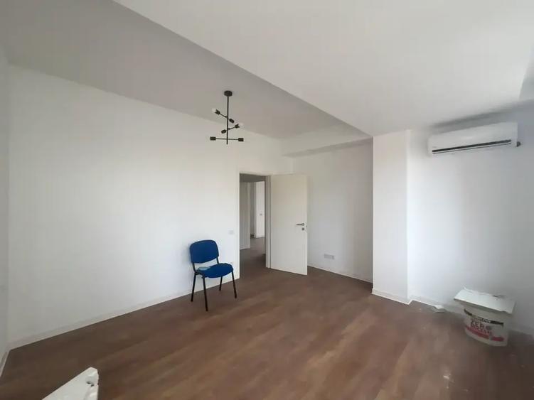 Apartament cu 4 camere decomandat în Dămăroaia