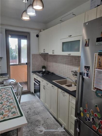 Apartament cu 3 camere decomandat, mobilat în Cug