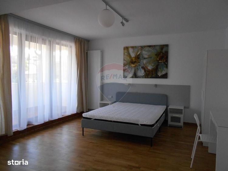 Spațiu comercial, de 393 mp, în Ștrand