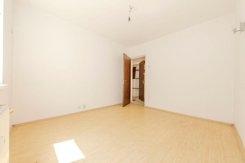 Apartament cu 3 camere decomandat în Mărgeanului