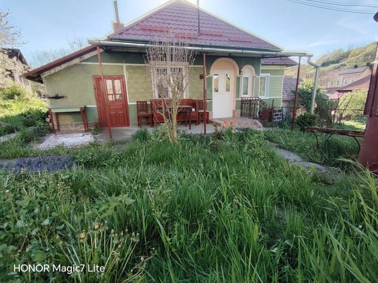Casă cu 3 camere în Chesău