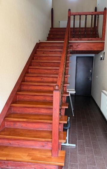 Casă individuală cu 8 camere cu Canalizare în Sinaia