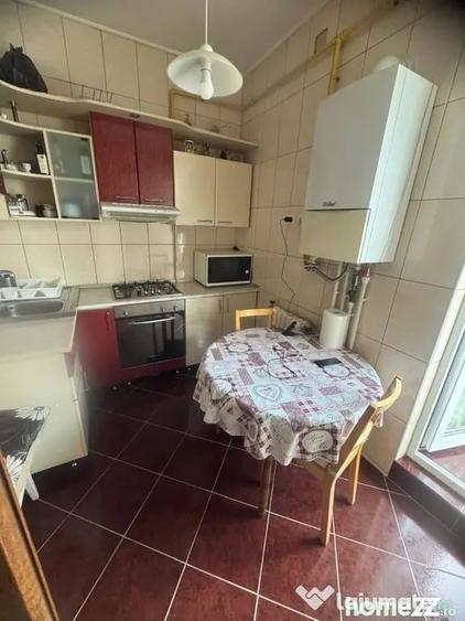 Apartament cu 3 camere semidecomandat în Peninsula