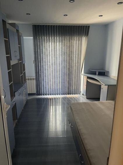 Apartament cu 4 camere decomandat în Exterior Vest