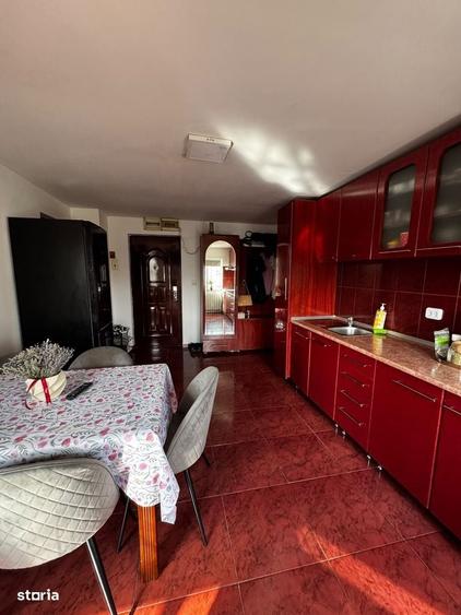 Apartament cu 2 camere decomandat în Uiești