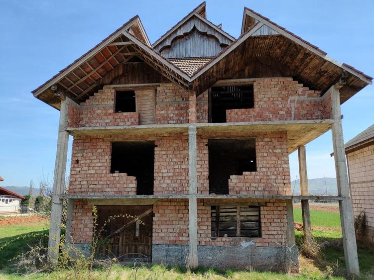 Casă cu 4 camere în Central