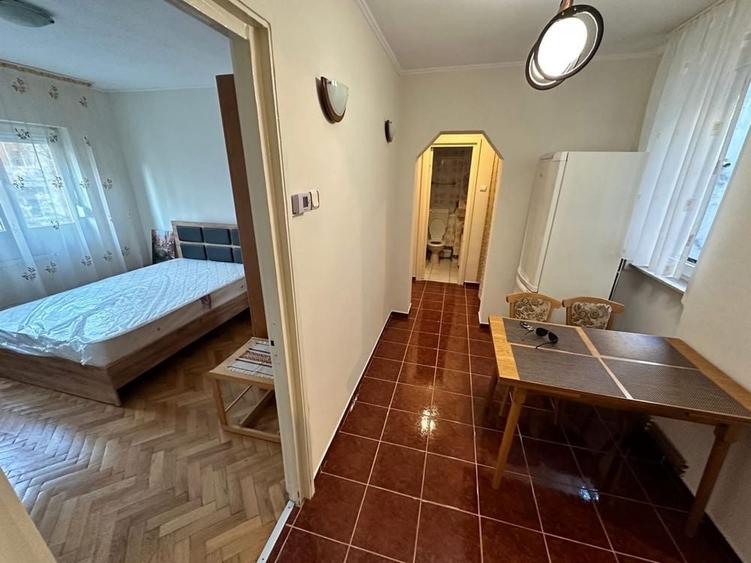 Ofer spre vanzare Apartament 3 Camere + Hol in zona centrala Et. 2 - 7