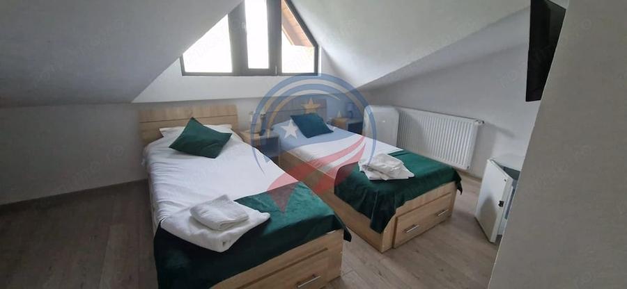Casă cu 8 camere cu Teren 5574 Mp în Periferie