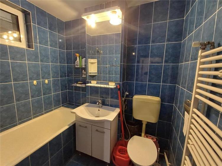 Apartament cu 3 camere decomandat în Complex Studențesc