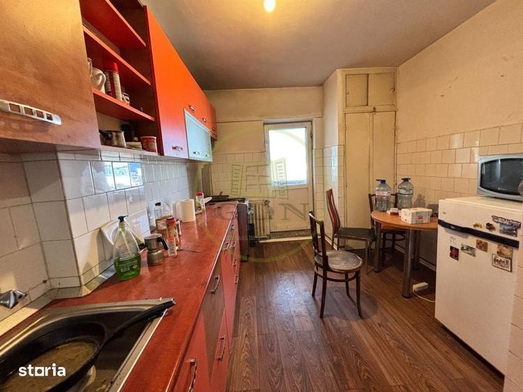 Apartament cu 3 camere decomandat în Calea București