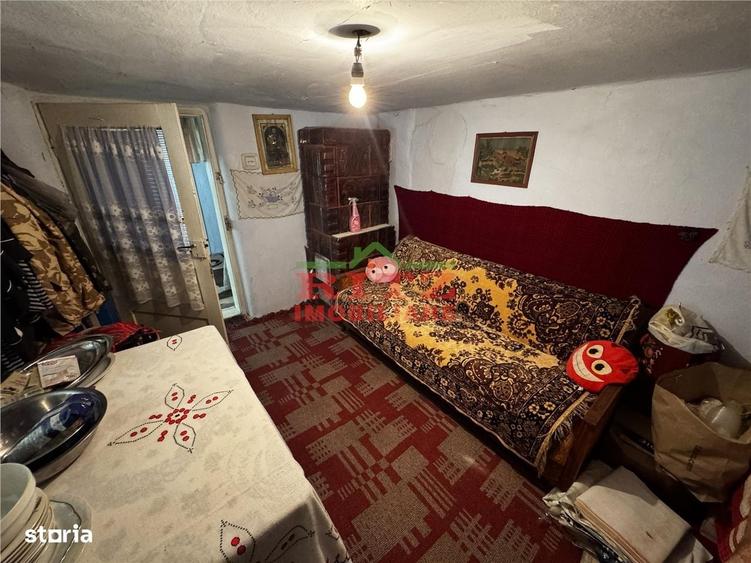 Casă cu 4 camere în Osica de Sus