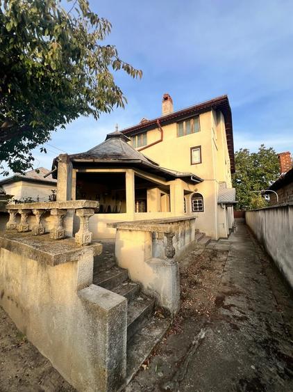 Casă individuală cu 4 camere cu Garaj în Exterior Sud
