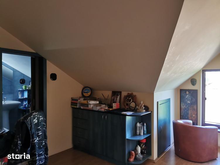 Casă cu 5 camere cu Teren 231 Mp în Central