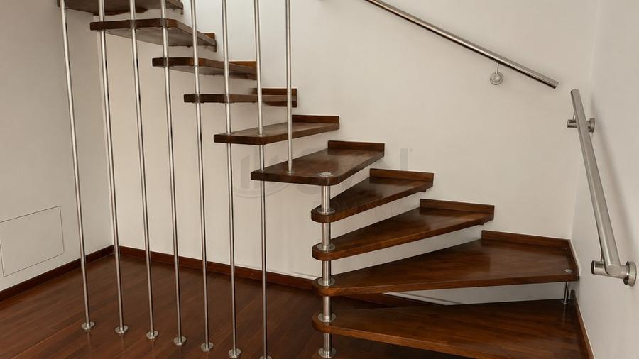 Apartament cu 5 camere decomandat, mobilat în Primăverii