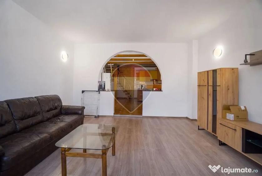 Apartament cu 4 camere decomandat în Central