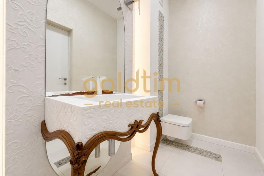 Casă individuală cu 8 camere cu Canalizare în Obor
