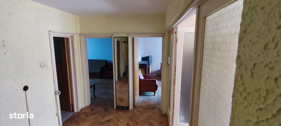 Apartament cu 3 camere decomandat în Dărmănești