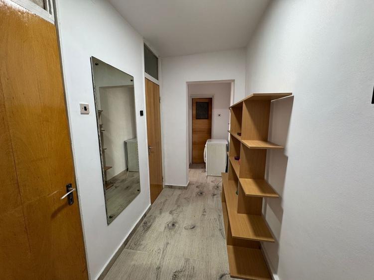 Apartament cu 3 camere semidecomandat, mobilat în Obor