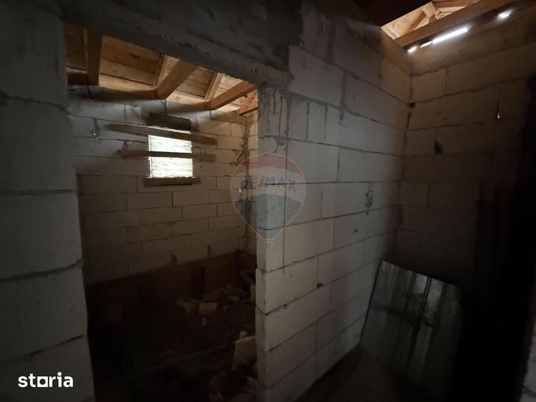 Casă cu 4 camere cu Teren 446 Mp în Răcoasa