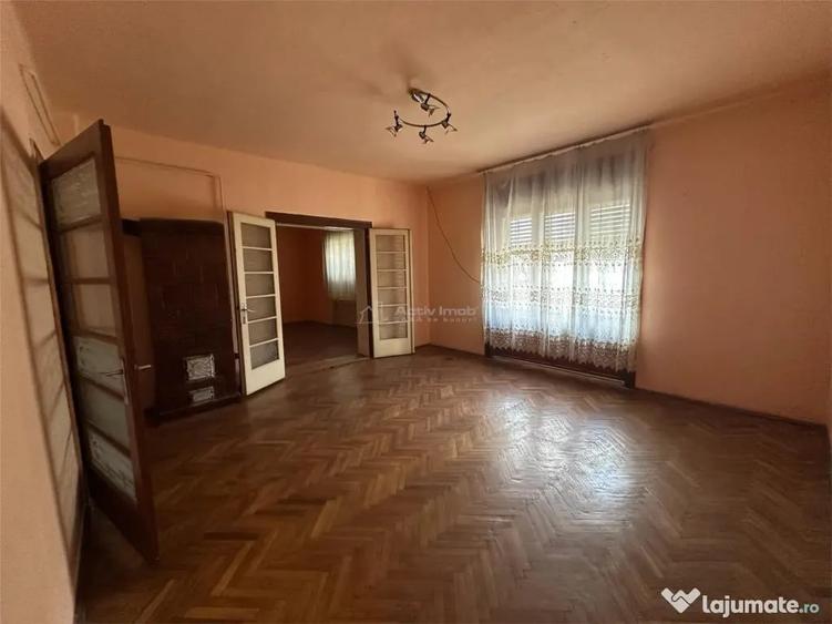 Casă cu 6 camere cu Teren 238 Mp în Central
