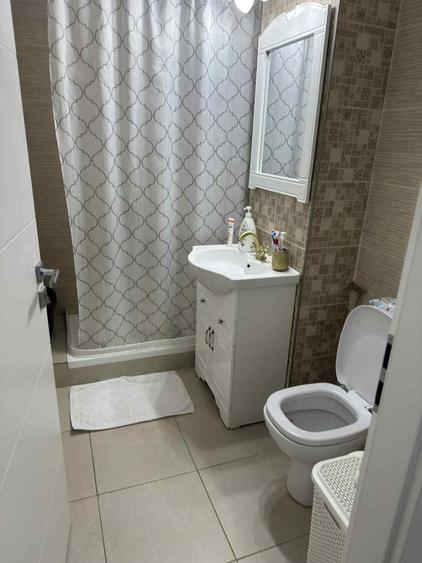 Apartament cu 3 camere decomandat în Rovine