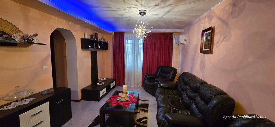 Apartament cu 4 camere decomandat în Central