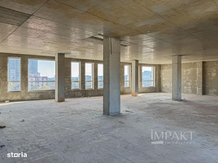 Spațiu comercial, de 1,600 mp, în P-ța Mihai Viteazul