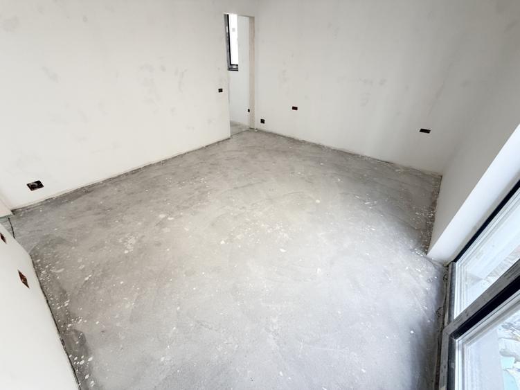 Duplex cu 4 camere cu Canalizare în Exterior Sud