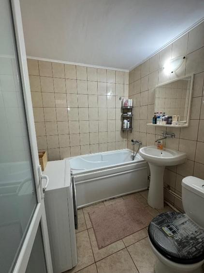 Apartament cu 3 camere decomandat în Basarabia