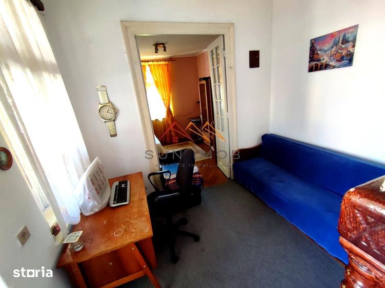 Casă cu 10 camere cu Teren 355 Mp în Ana Ipătescu