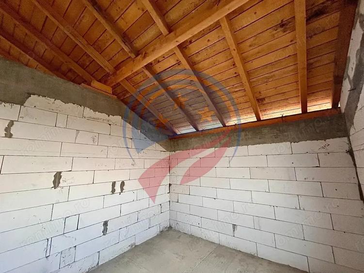Casă cu 5 camere cu Canalizare în Malu Mare