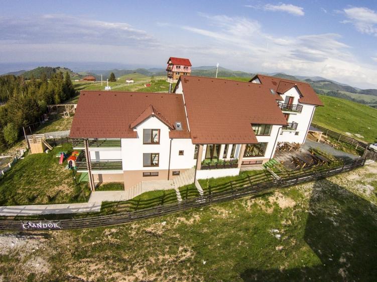 Casă cu 18 camere cu Teren 1500 Mp în Rășinari