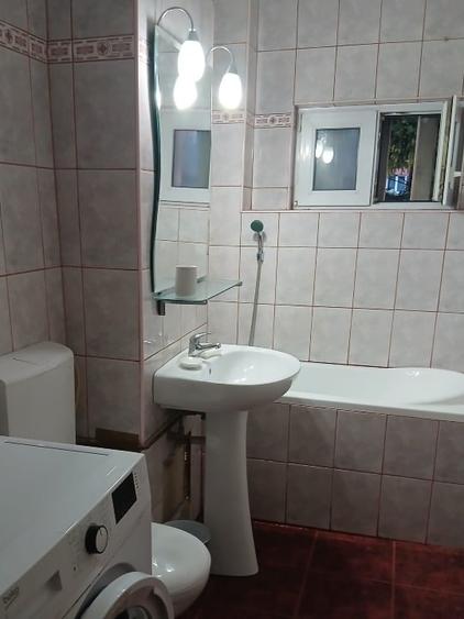 Apartament cu 3 camere decomandat, mobilat în Gării