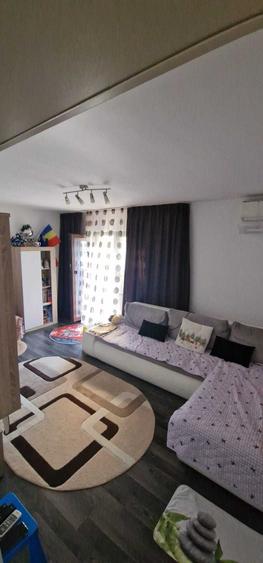 Apartament cu 3 camere decomandat în Aradului
