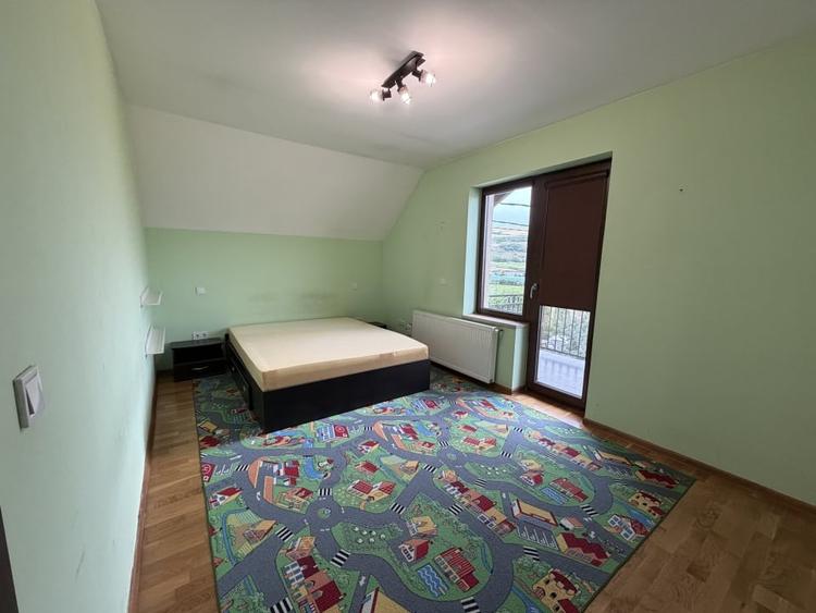 Casă individuală cu 5 camere cu Canalizare în Bărăbanț