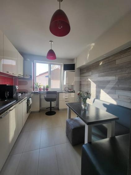 Apartament cu 3 camere semidecomandat, mobilat în Central