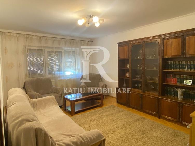 Apartament cu 3 camere decomandat, mobilat în Rogerius