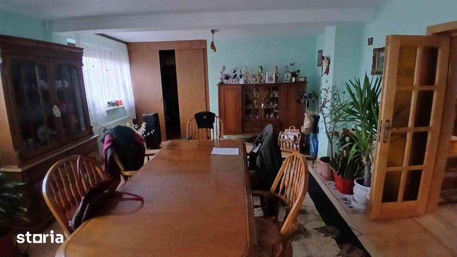 Casă cu 7 camere cu Teren 700 Mp în Caransebeș