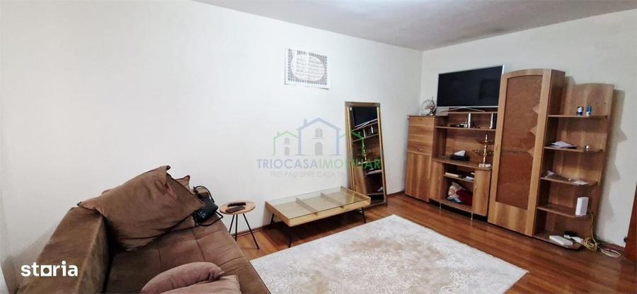 Apartament cu 4 camere decomandat în Central