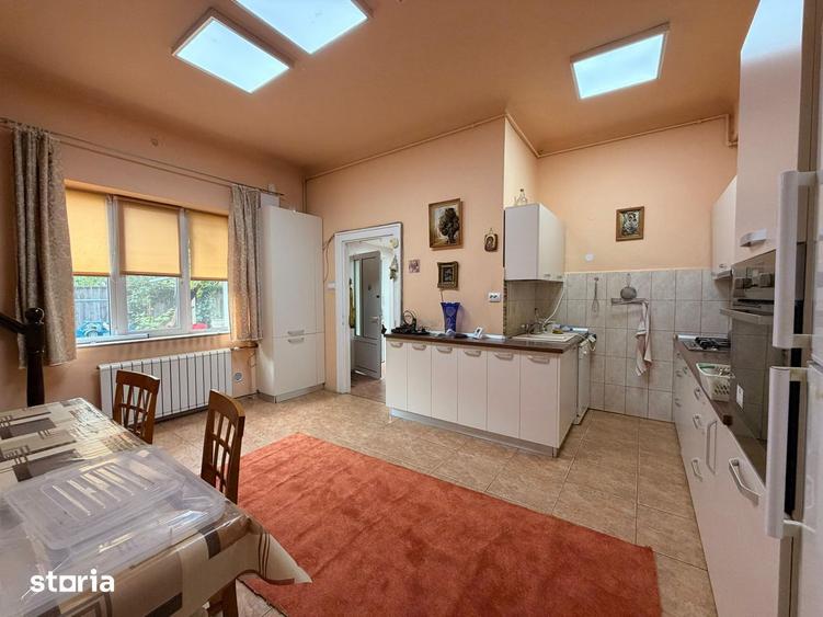Casă cu 5 camere cu Teren 400 Mp în Mărăști