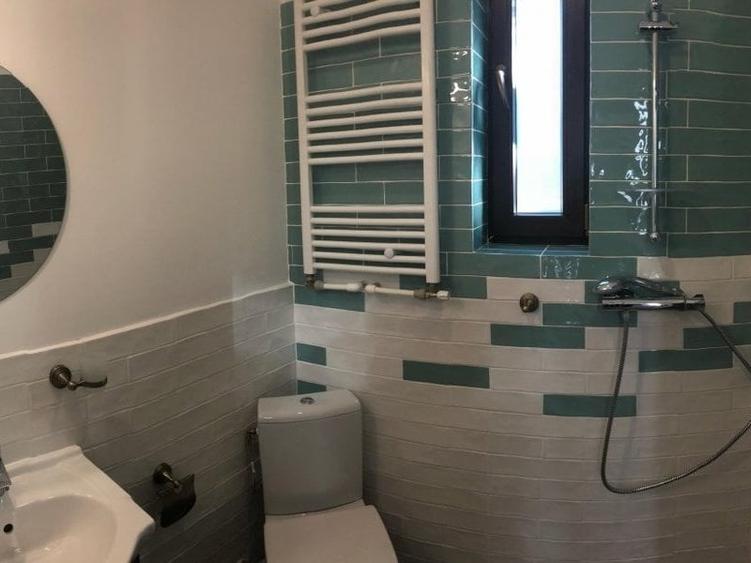 Casă individuală cu 8 camere cu Teren 250 Mp în Unirii